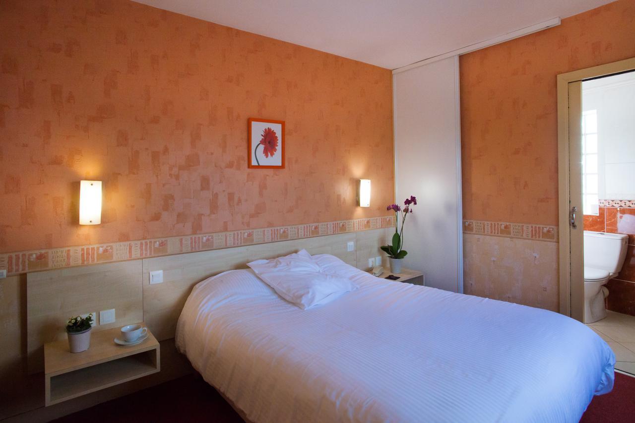 Logis Hotel Restaurant Le Commerce Guichen Esterno foto
